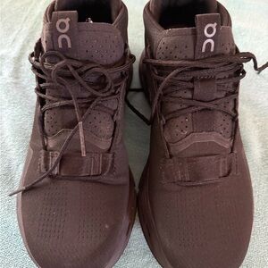 👟 On Cloudnova 2 Running Woman's size 9 Black Athletic Shoes